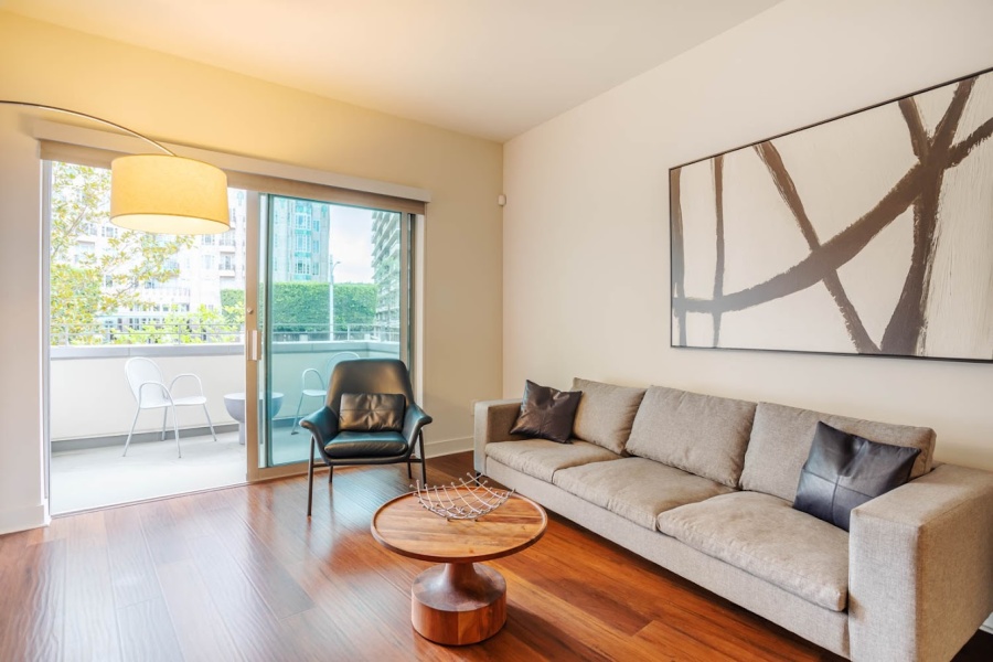 9-foot ceilings, central air and heat, glass dual pane windows 