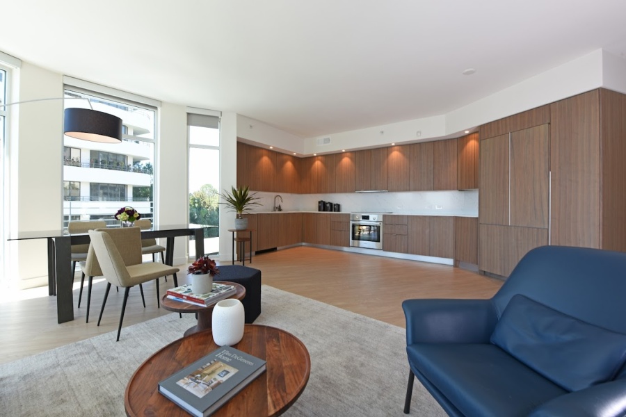 9-foot ceilings, central air and heat, glass dual pane windows 